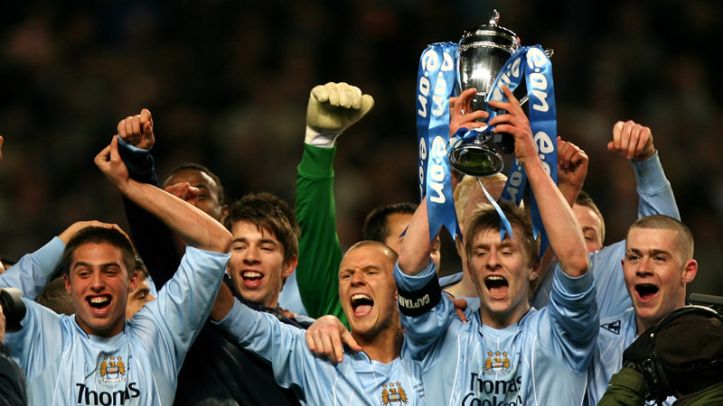 两战28扣15中+2拦6发：女排17岁1.82米重炮手太稳 再冲最佳主攻？（17岁1.82米女排重炮两战15次成功扣杀、2拦6发，状态稳健再冲最佳主攻？）