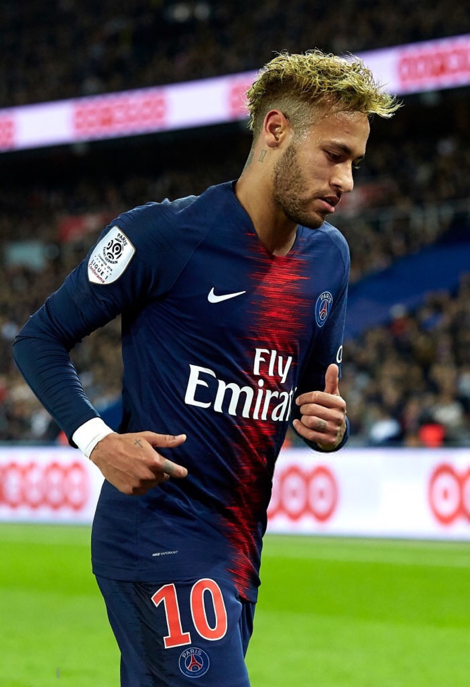 内马尔伤愈回归展现无解技术（内马尔伤愈归来再现无解神技）