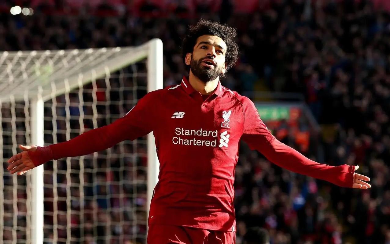 迪乌夫：过去我从没踢过右路，但只要能帮助球队我都愿意去做（迪乌夫：从未踢过右路，为球队愿尝试一切）