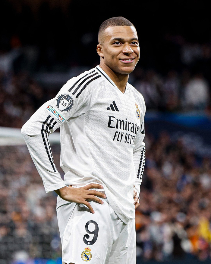 本泽马：皇马缺少有经验的人，能站出来说“这个地方你做错了”（本泽马：皇马缺少经验领袖，能站出来说“这里你做错了”的人太少）