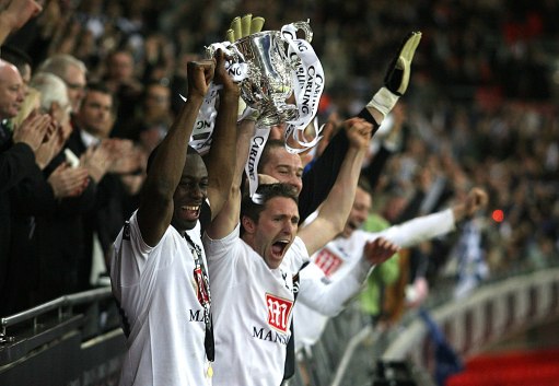 古利特＆亨利批巴萨高位压迫：为何执着于一个注定失败的战术？（古利特、亨利质疑巴萨高位压迫：何必执迷于一套注定行不通的策略？）