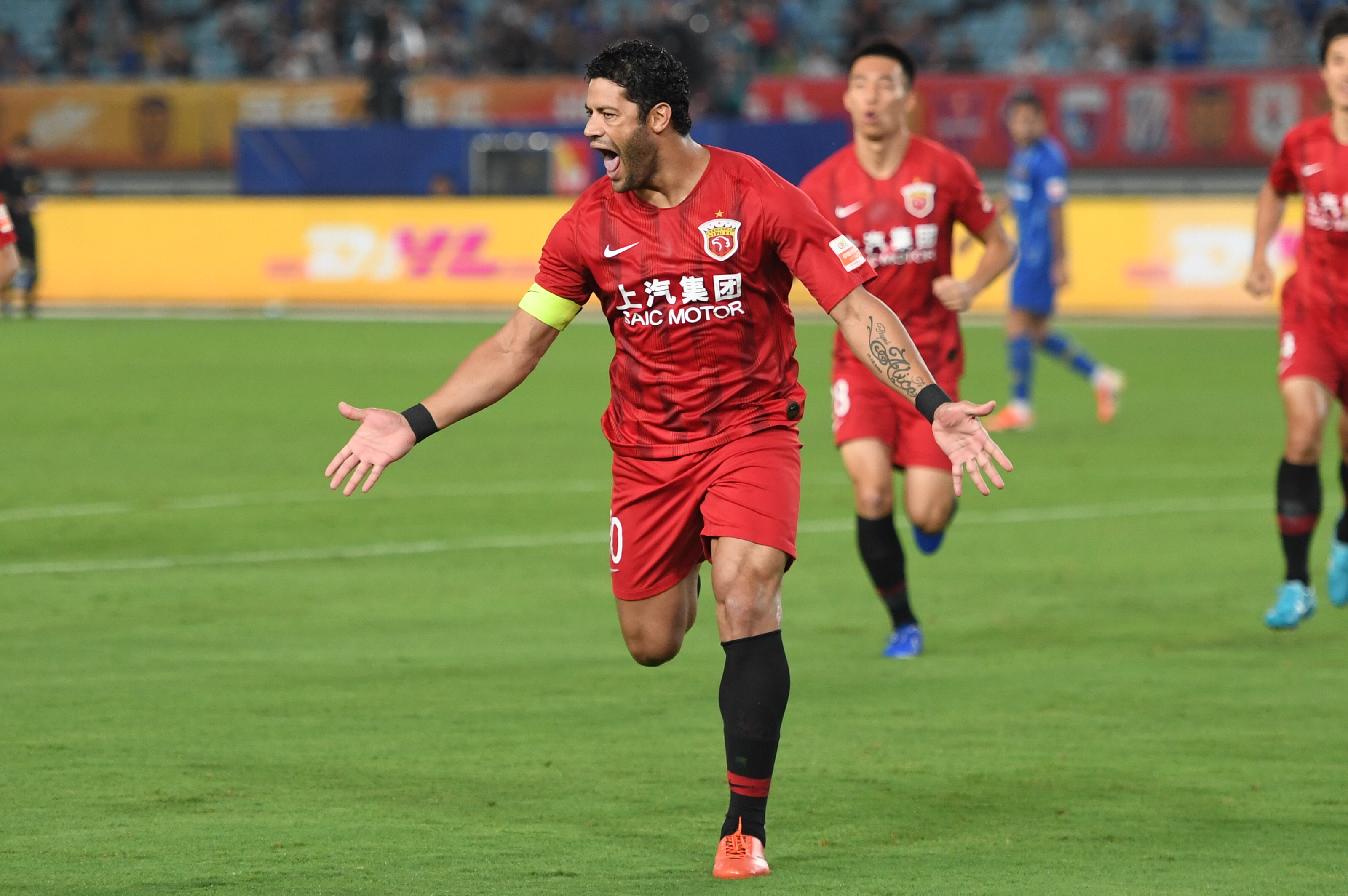 罗马诺：迈尼昂与米兰续约谈判停滞，但他与国米没有任何接触（罗马诺：米兰与迈尼昂续约陷入停滞，球员尚未与国米接触）