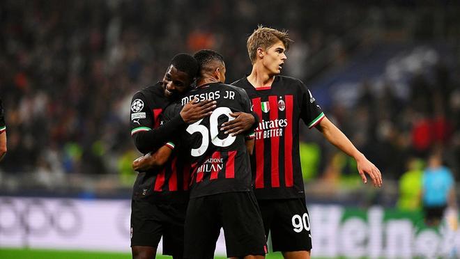 2025年12月2日，湖人 vs 太阳，湖人背靠背迎战太阳，双方实力悬殊，湖人状态火热，太阳面临两连败困境。