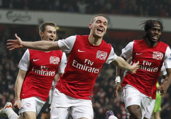 表现惊艳！伊力福拉提10中6贡献17分&半场上演精彩压哨（状态火爆！伊力福拉提10投6中砍下17分，半场奉上压哨好戏）