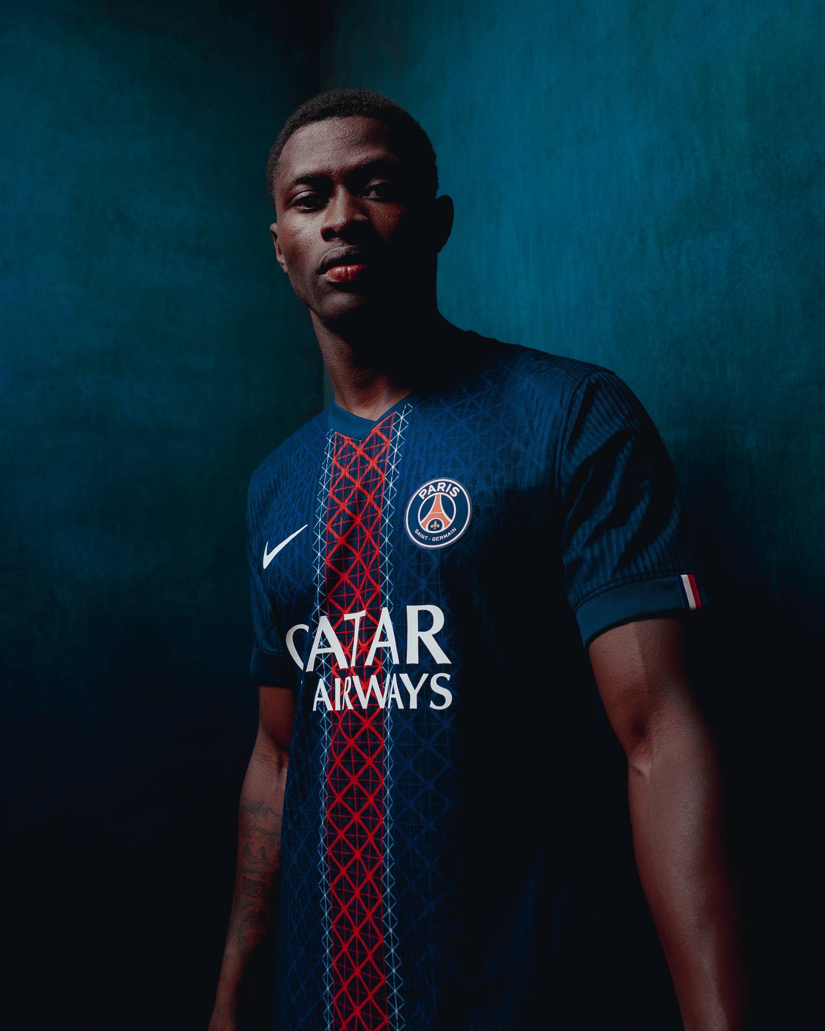 哈兰德梅开二度 曼城轻取对手（哈兰德双响，曼城轻松取胜）