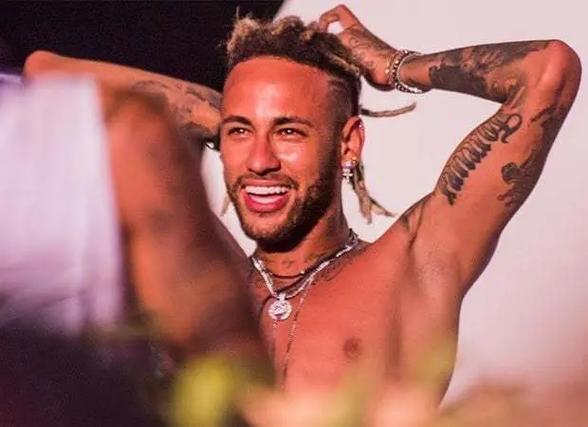 大巴黎官方：舍瓦利耶脚踝受伤接受治疗，杜埃正在恢复阶段