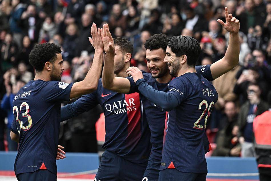 意甲俱乐部球衣胸前广告赞助费TOP10：米兰双雄3000万并列第1（意甲球队球衣胸前赞助费前十：米兰双雄以3000万并列榜首）