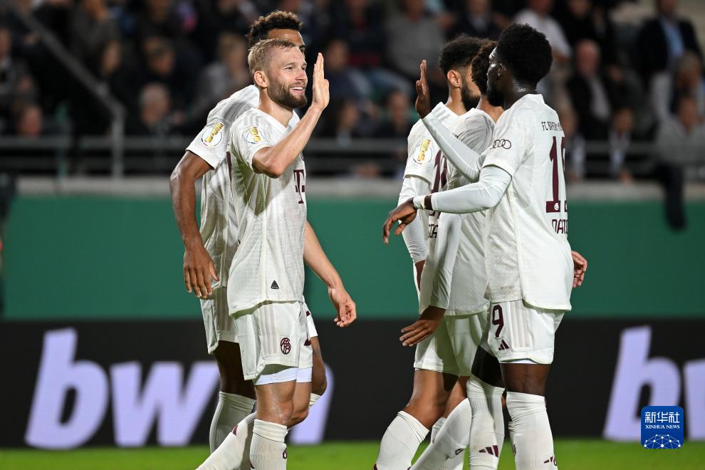 绿茵传承，足球主题文化展“十五运”站在广东美术馆开幕