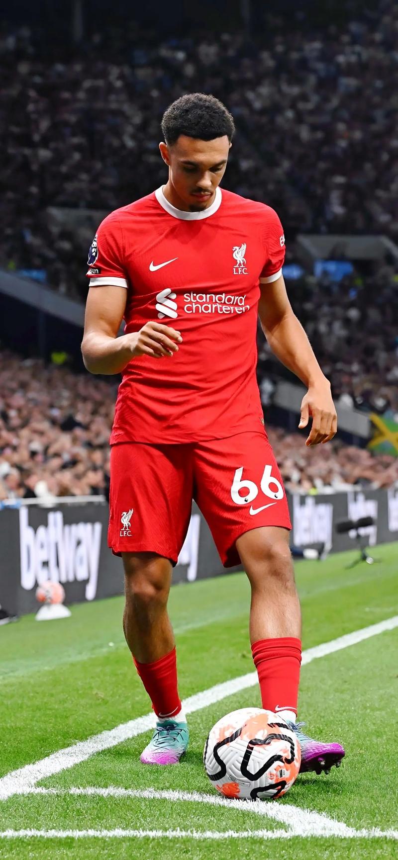 梅开二度，弗格森成为第3位代表意大利球队欧战进球的爱尔兰人（独中两元，弗格森成第3位为意大利球队在欧战建功的爱尔兰球员）