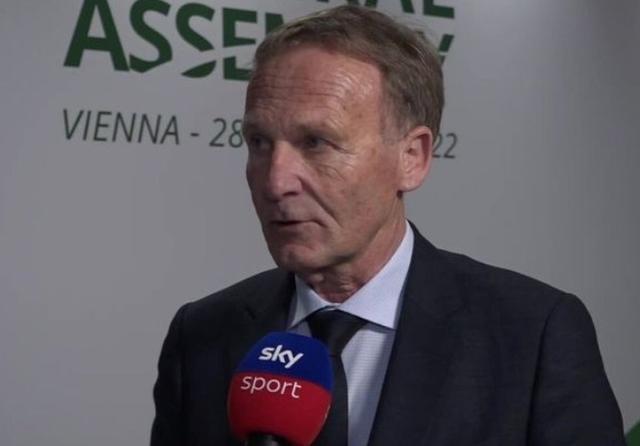 连进五球！巴萨5-3翻盘，悍将戴帽，西甲狂飙6连胜，稳住头名位置（巴萨5-3逆转狂胜：连下五城，悍将上演帽子戏法，西甲豪取六连胜稳居榜首）