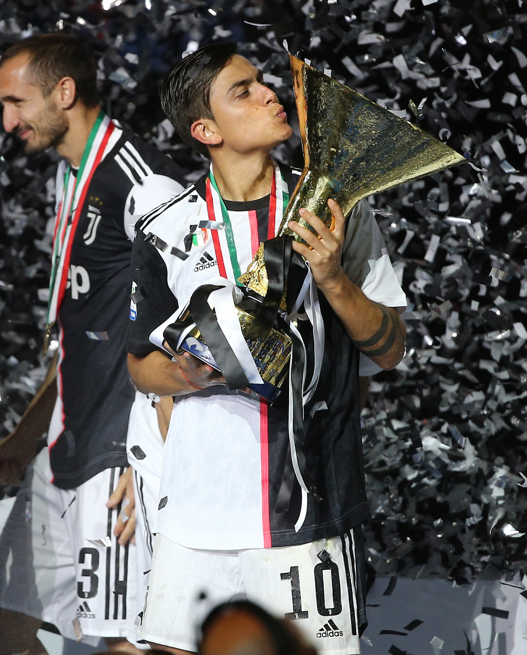 队报：尽管梅西在美职联表现出色，但足球在美国依然地位轻微（队报：梅西高光难改现状，足球在美国仍显小众）