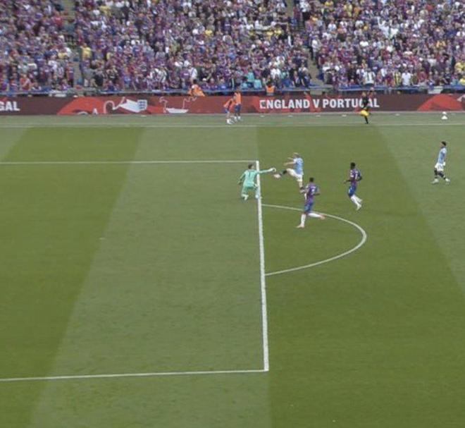 石破天惊！泰勒·亚当斯43米吊射破门为本赛季英超最远进球