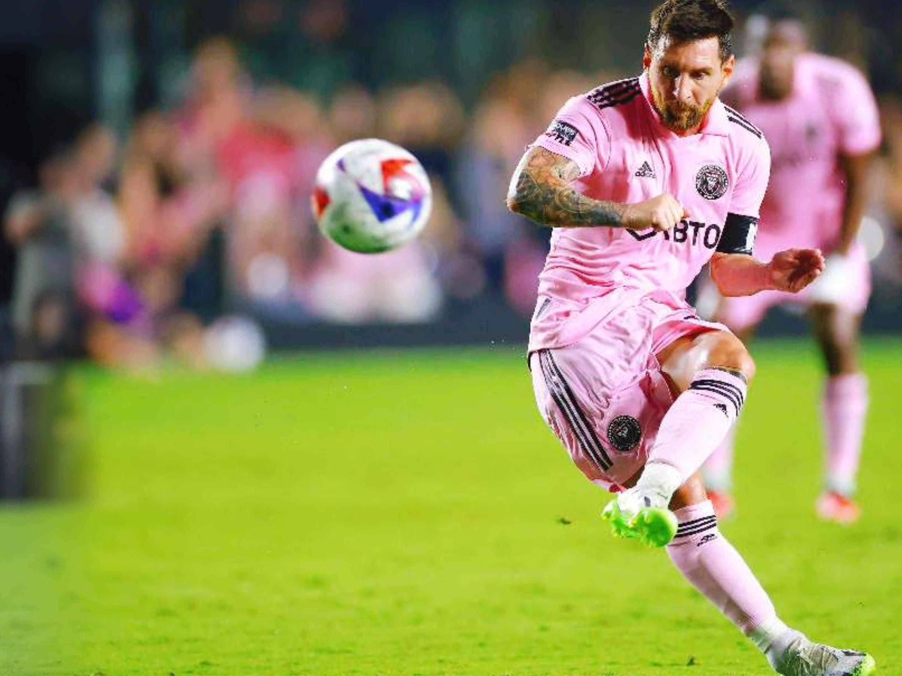 萨拉赫年度最佳选票：第一阿什拉夫、第二登贝莱、第三姆巴佩（萨拉赫年度最佳投票：阿什拉夫居首，登贝莱第二，姆巴佩第三）