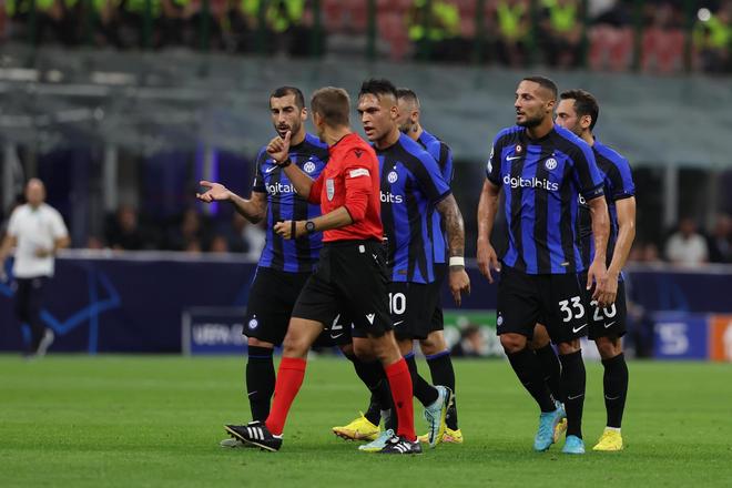 防线崩溃源于站位（站位不当致防线崩溃）