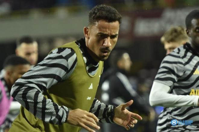 库普梅纳斯：我们想拿意杯冠军，但接下来要专注踢那不勒斯（库普梅纳斯：目标意杯夺冠，当下专注对阵那不勒斯）